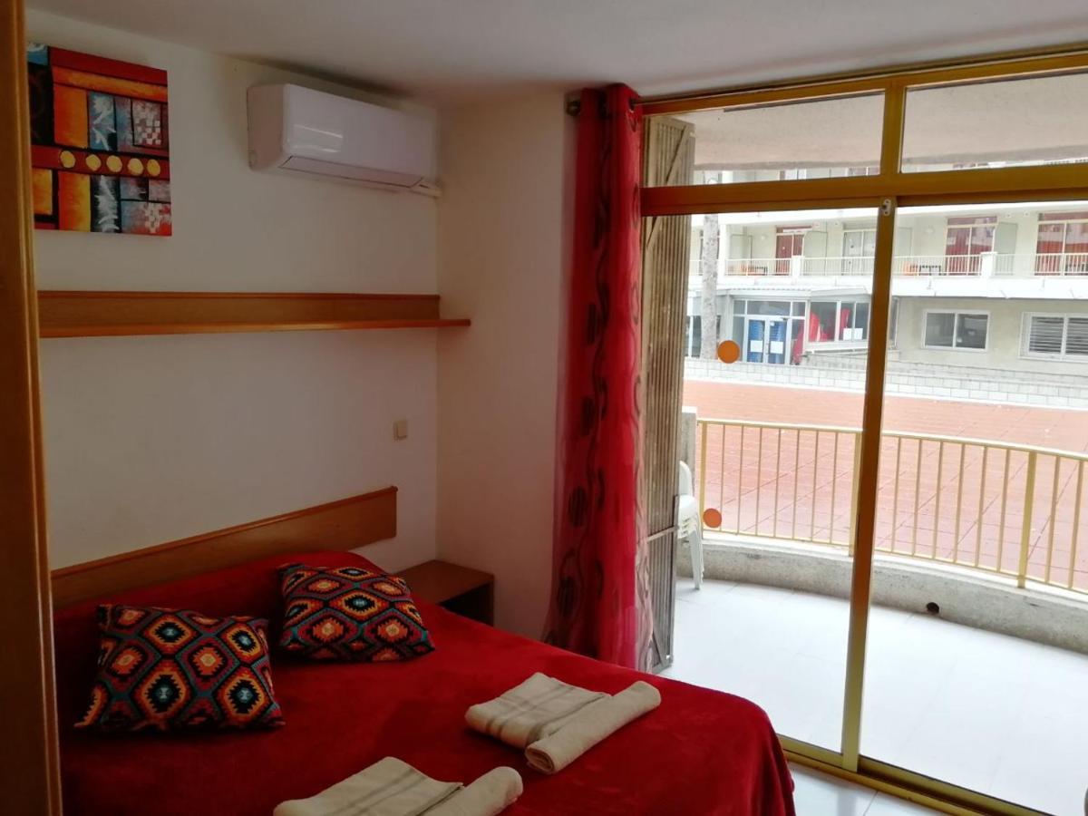Studio In Aparthotel "Internacional" Салоу Екстериор снимка