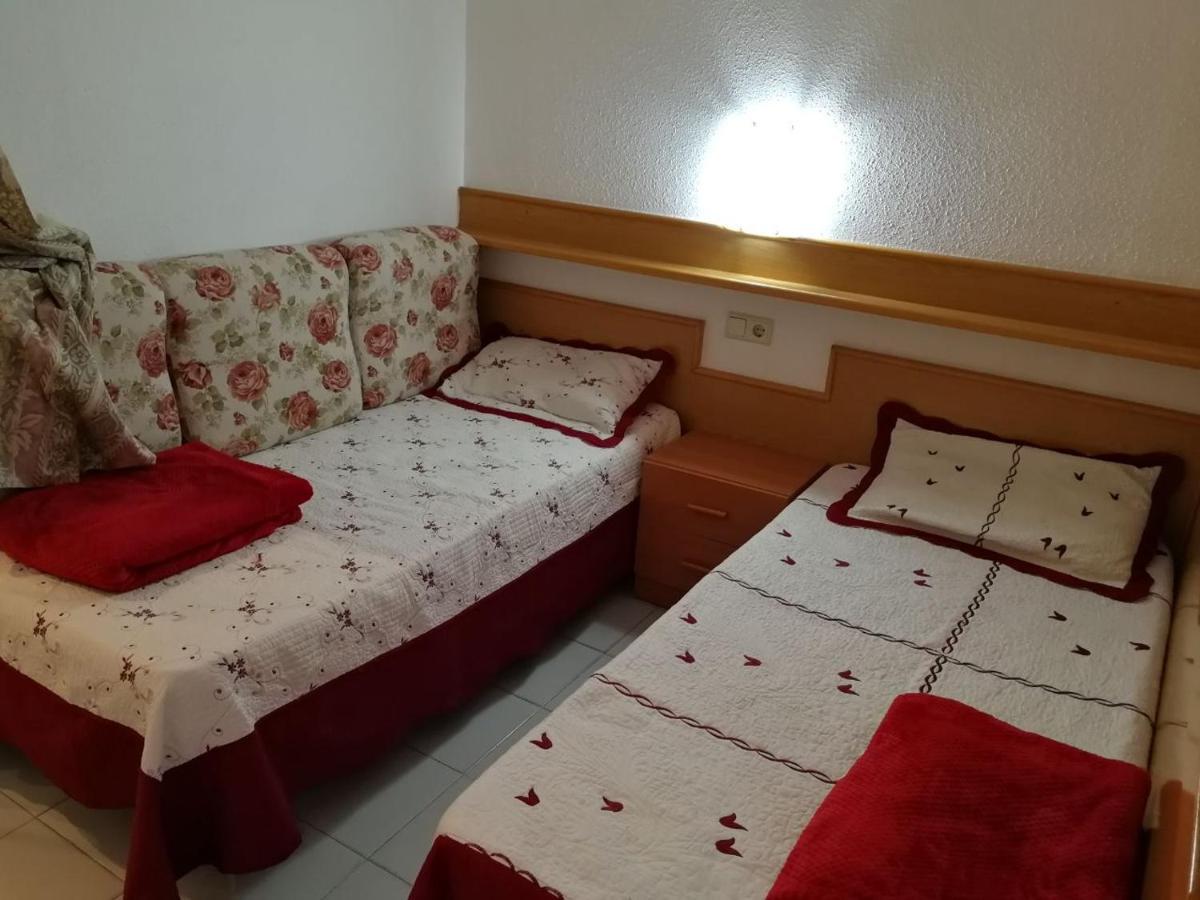 Studio In Aparthotel "Internacional" Салоу Екстериор снимка